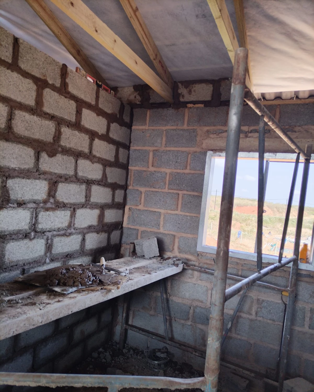 Bricklaying masonry construction with timber roof trusses